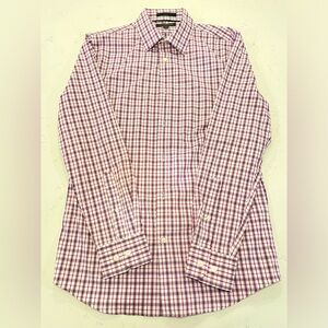 Banana Republic men’s long sleeve, wrinkle resistant shirt. Slim fit.